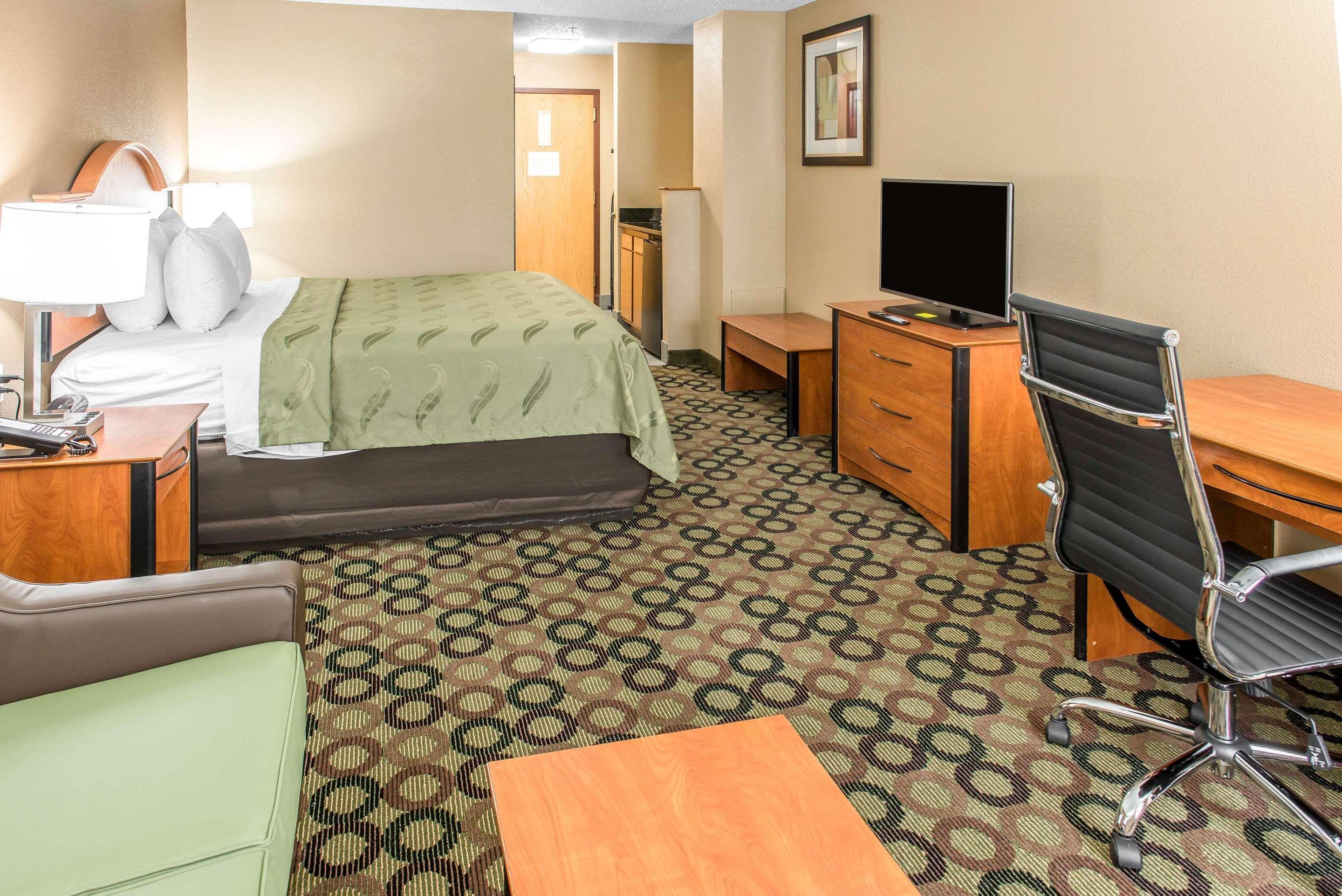 Quality & West - Hilliard Hotel